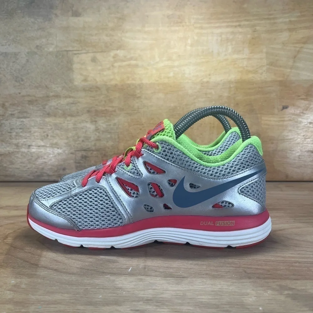 Nike Dual Fusion Lite Womens Size 6.5 Running Shoes Silver Red 599560-001